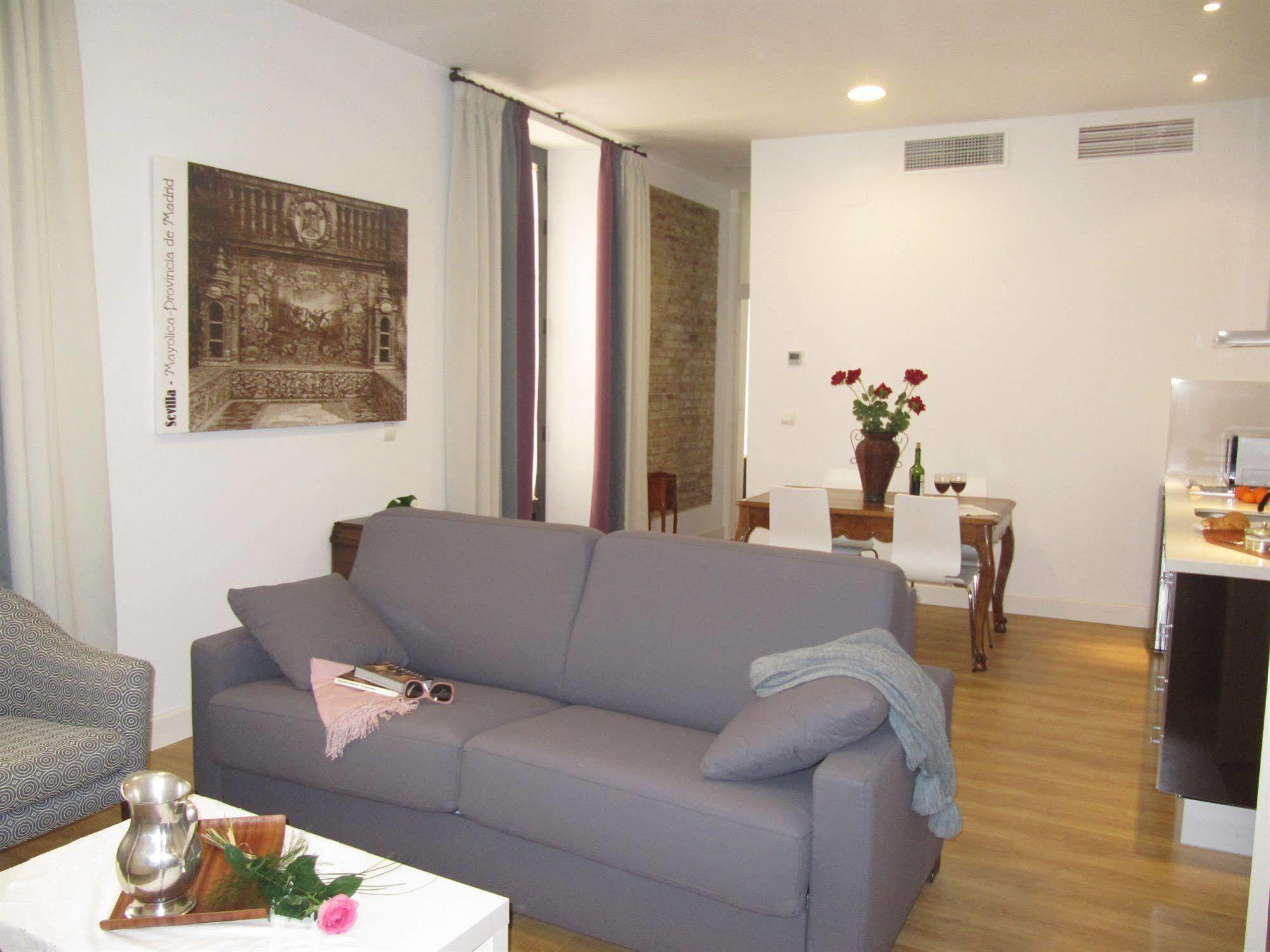 Life Apartments Alberto Lista Séville Extérieur photo